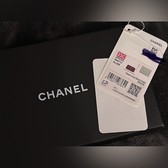 Chanel Classic Zip Around Wallet - Picture 8 of 8